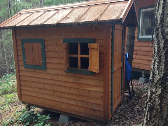 Outhouse w/ shower room