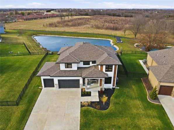 4808 NE Jamestown Dr, Lees Summit, MO 64064