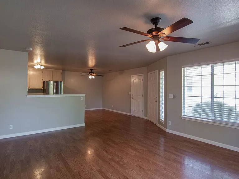 847 Cally Ct — Photo 3