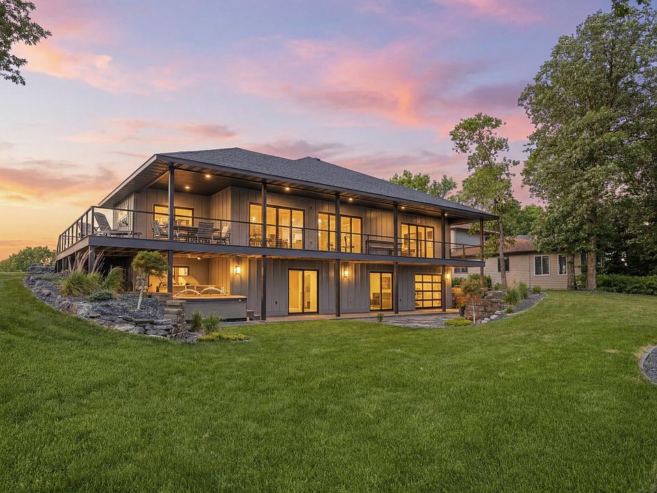 1st image of 826 Shorewood Dr