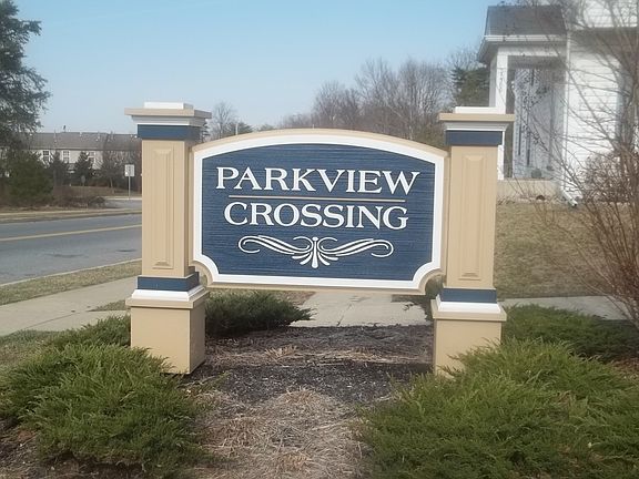 Parkview Crossing community sign