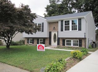 8822 Goldentree Ln, Essex, MD 21221