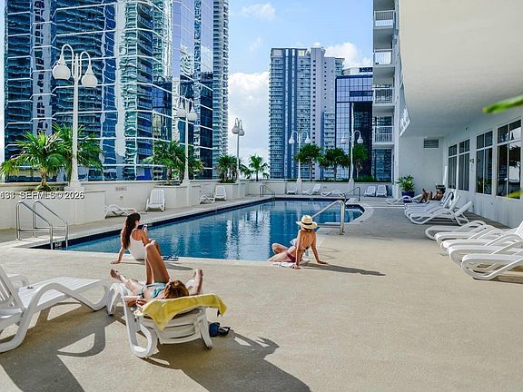 3rd image of 1200 Brickell Bay Dr APT 1907
