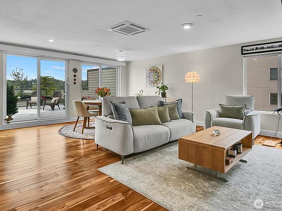 5th image of 3022 SW Bradford Street #401