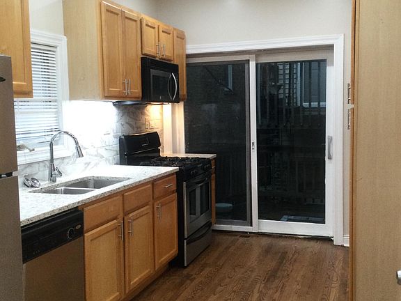 5th image of 1327 N Ashland Ave