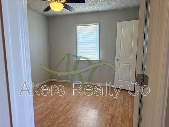 4th image of 1420 N Hudson Ave