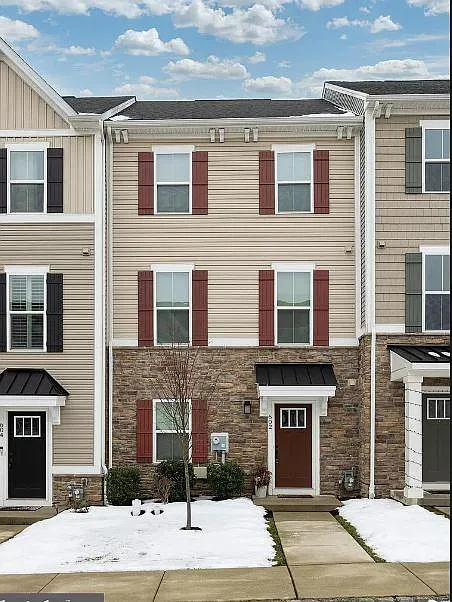 3 bed, 2120 sqft, $3,165 — Photo 3