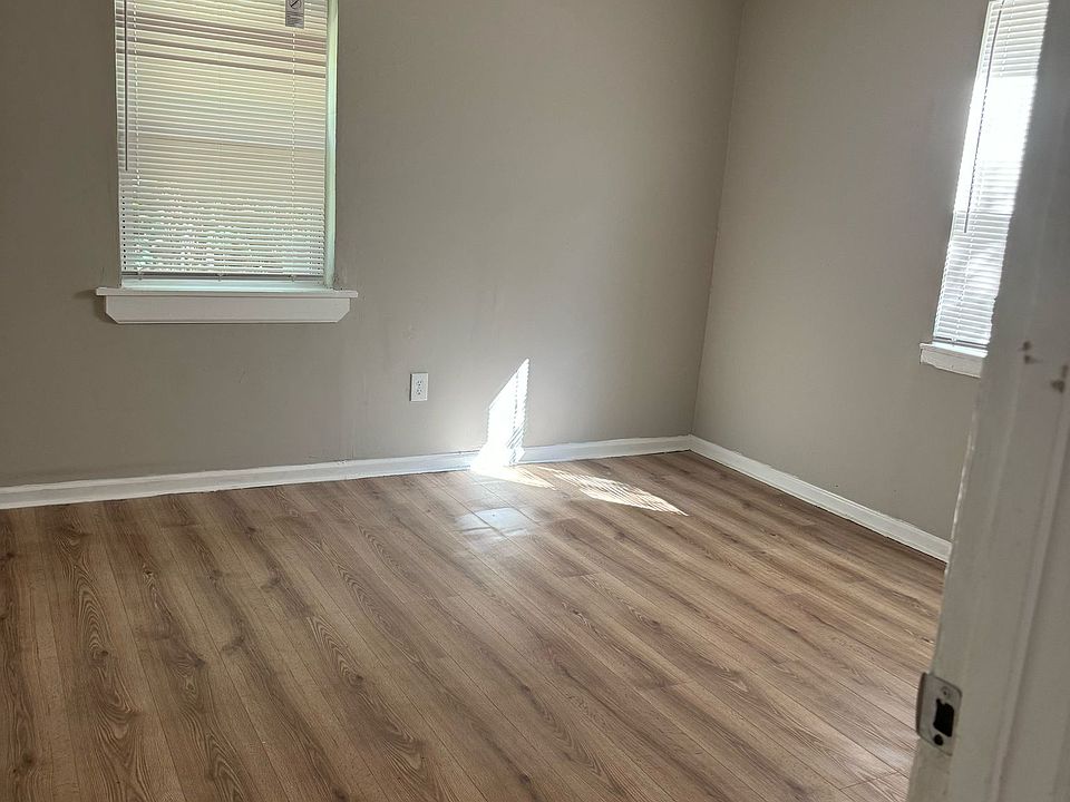 2nd image of 228 Kirk Ave #1