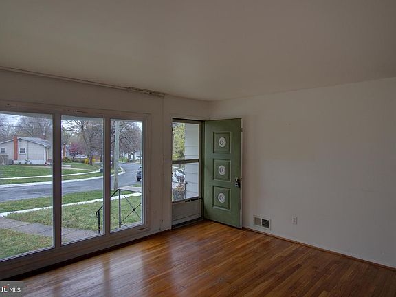 4th image of 4725 Bartram St