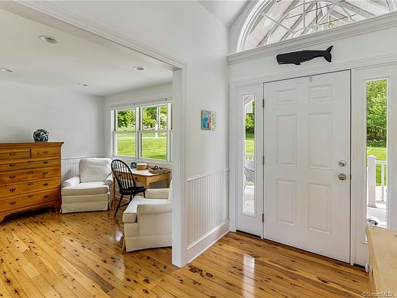 3rd image of 11 Old Cider Mill Ln