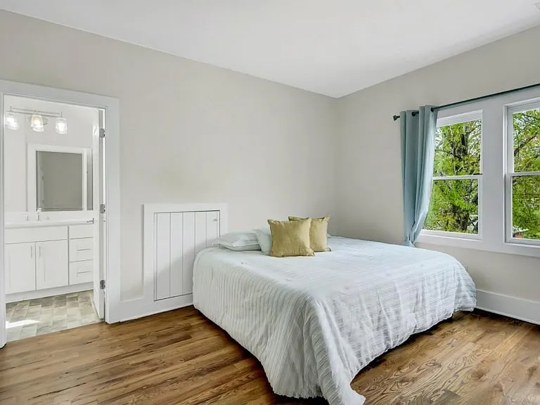 1442 Mercer Ave — Photo 31