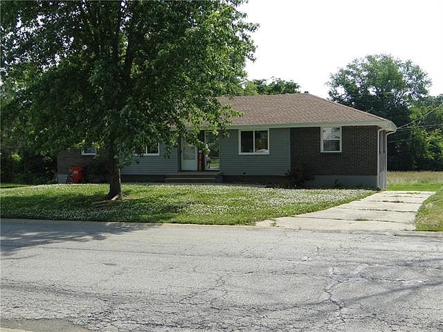 1st image of 1305 SE Hillside Dr
