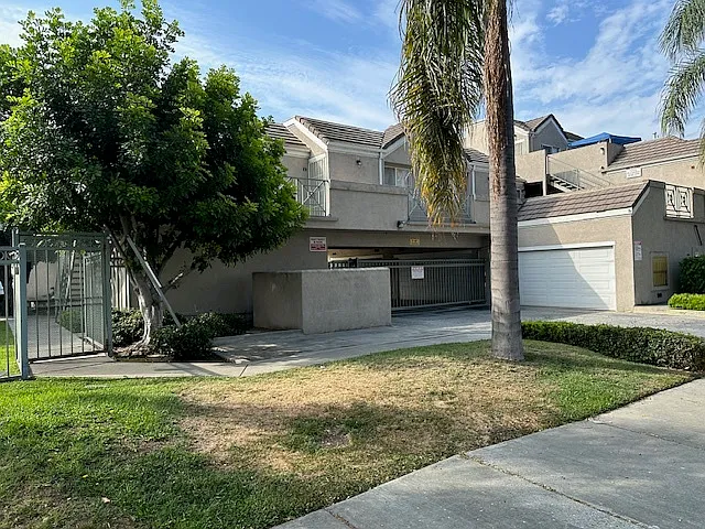 800 S Magnolia Ave — Photo 2