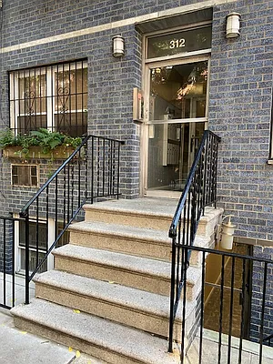 Rented by Manhattan Flats | media 16