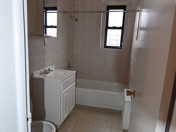 3rd image of 55 Linden Blvd APT 6G