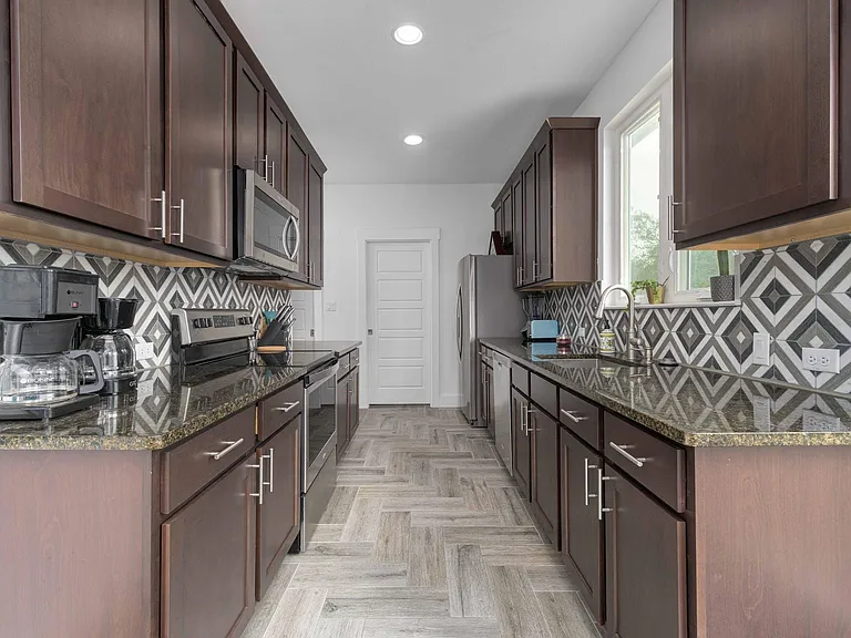 17508 Panorama Dr — Photo 6
