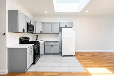 160 Martin Luther King Jr Drive, #2AA