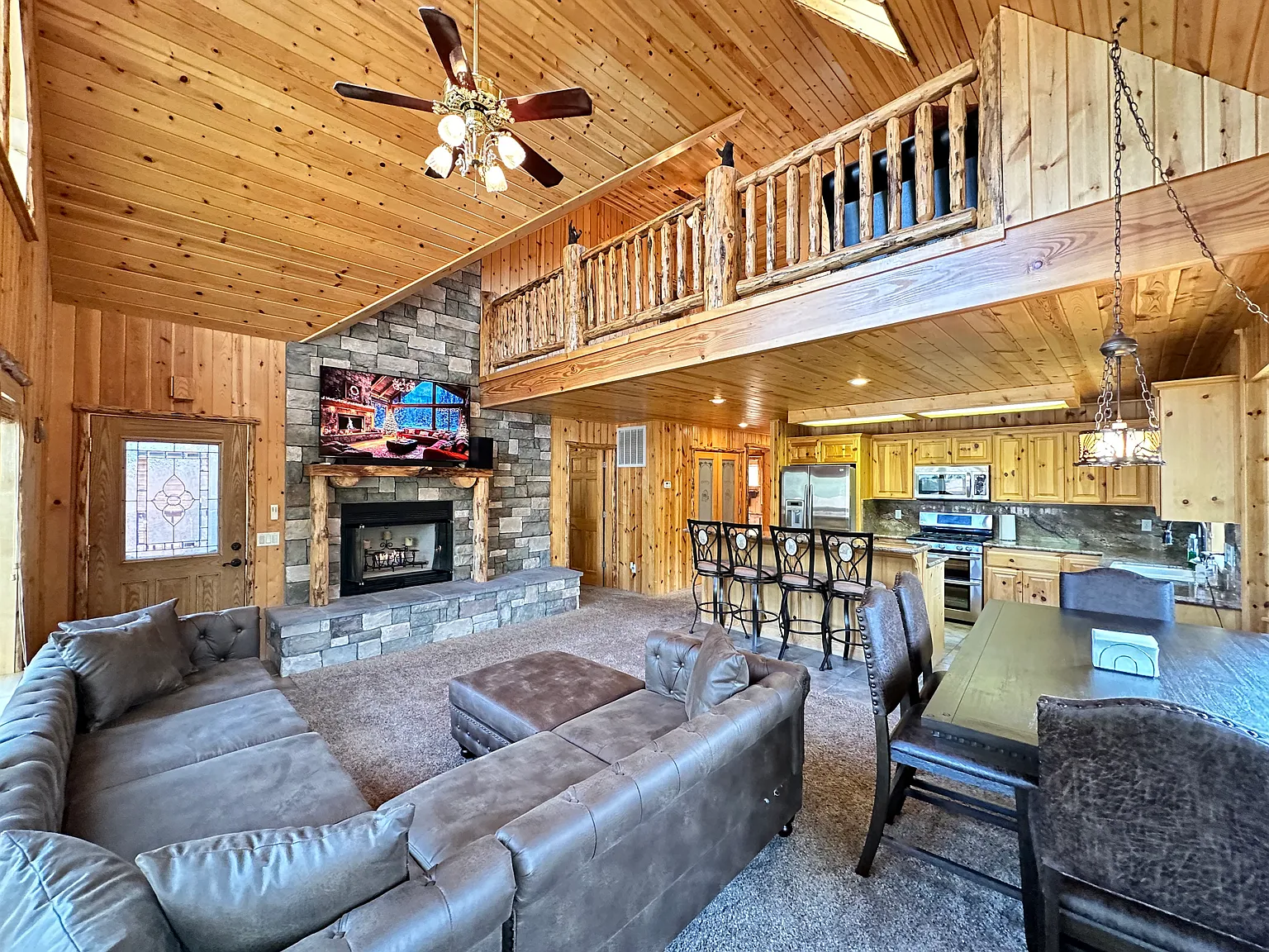 4 bed, 2833 sqft, $4,620 — Photo 3