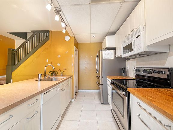 5th image of 943 S Filmore St