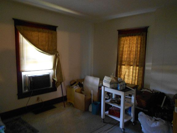 4th image of 322 N Elm St