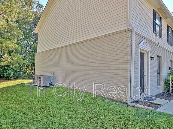 3rd image of 220A Meadowbrook Ct Unit A