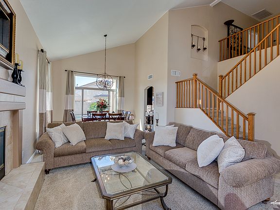 4th image of 711 E Ranch Rd