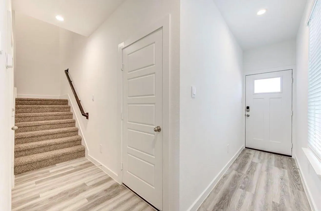 4 bed, 2.5 bath, 2166 sqft, $3,170 — Photo 2
