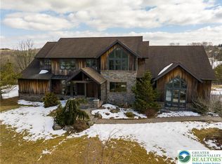 3845 Buck Hill Cir, Schnecksville, PA