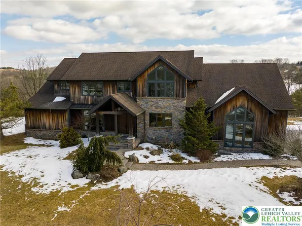 3845 Buck Hill Cir, Schnecksville, PA 18078