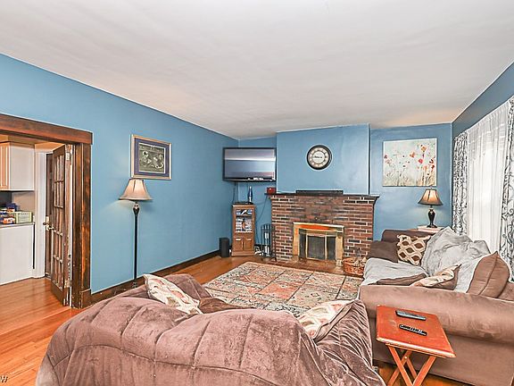 5th image of 1674 Woodrow Ave