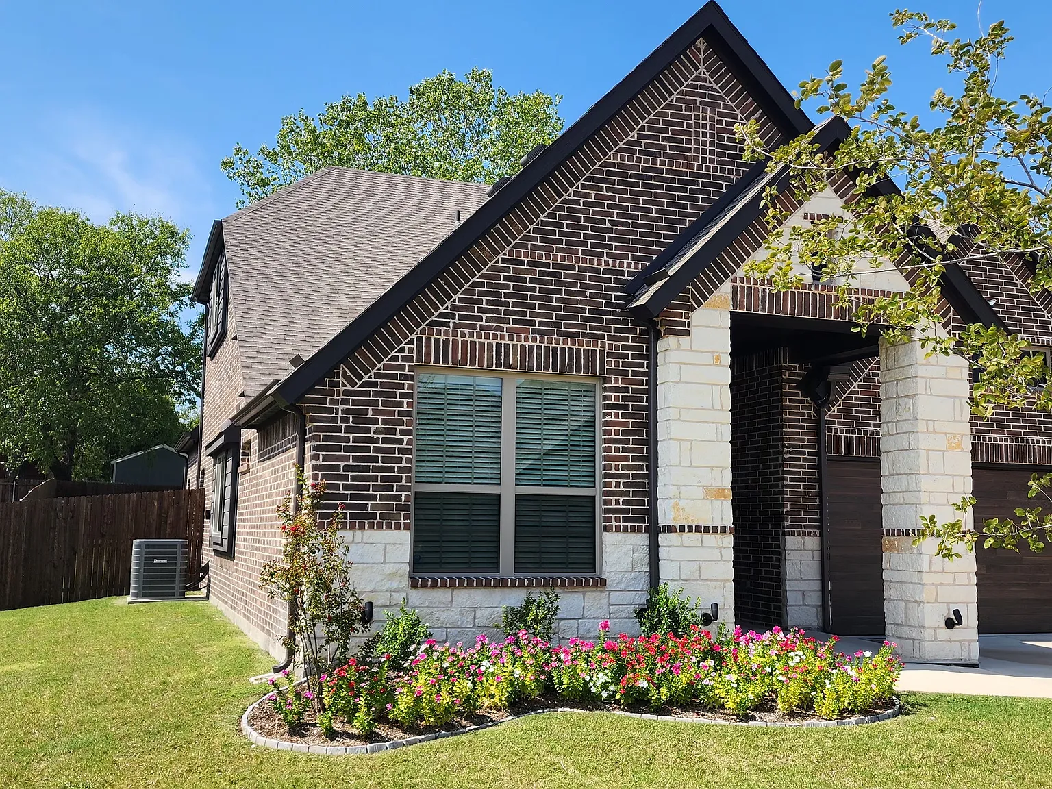 4 bed, 2320 sqft, $2,950 — Photo 2