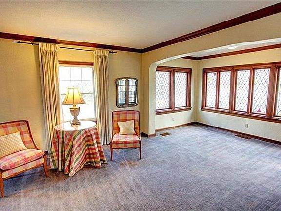 4th image of 220 Oak Knoll Dr