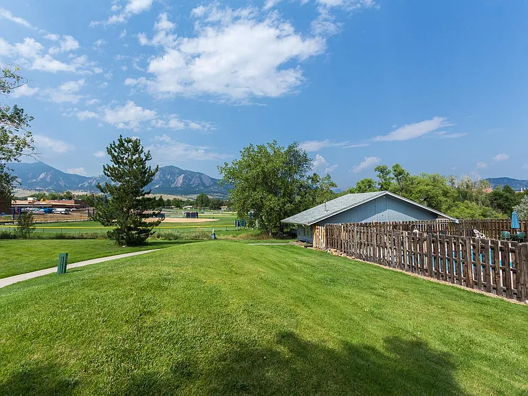 4274 Monroe Dr #C — Photo 11