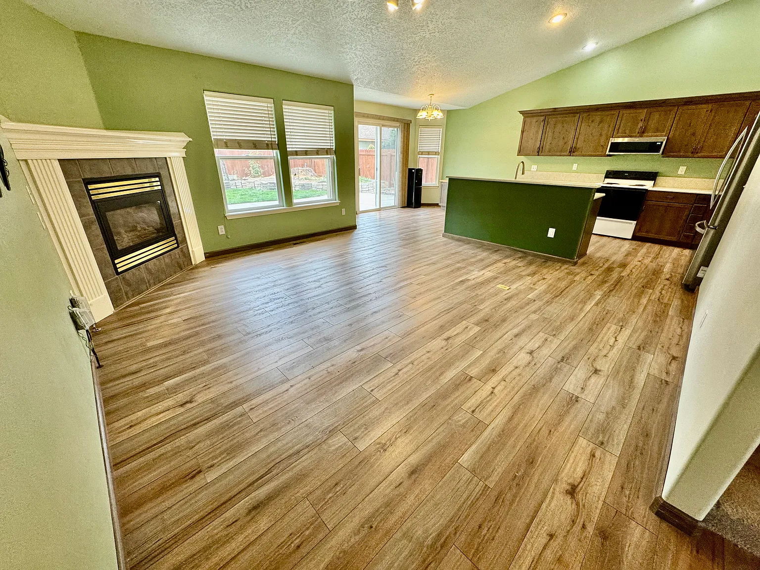3 bed, 1703 sqft, $3,000 — Photo 2