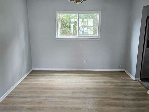 Dining room adjacent to kitchen