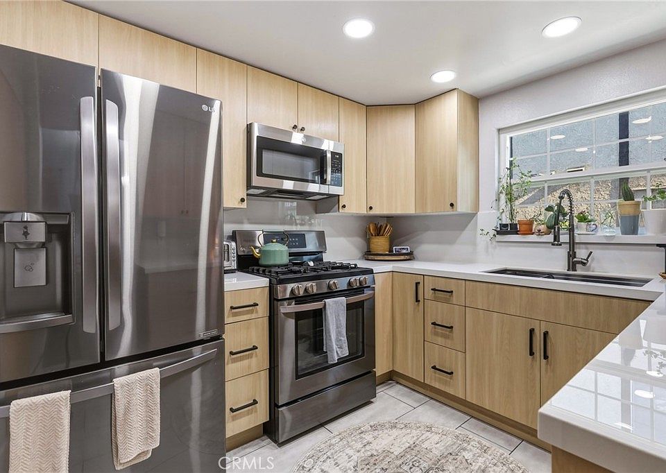 1st image of 8927 Cedros Ave APT 14