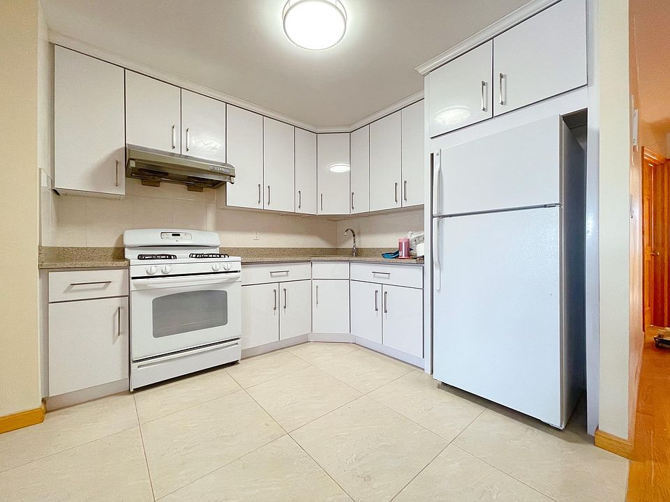 1st image of 15810 65th Ave #3F