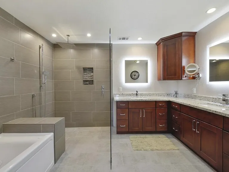 6208 Lillian Way — Photo 8