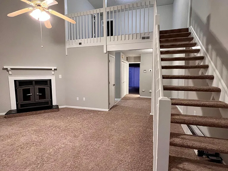 125 Parkway Dr — Photo 2