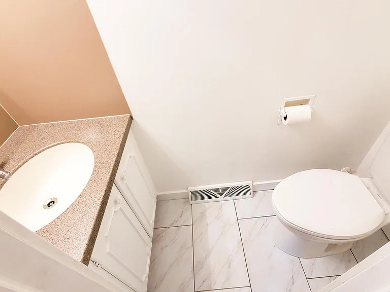 480 Zahn Dr #2 — Photo 6