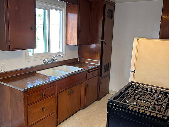 4th image of 10767 1/2 Lawler St