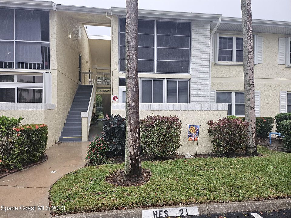 1st image of 993 Sonesta Ave NE APT 205