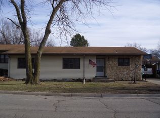 6726 SW Fairdale Dr, Topeka, KS 66619