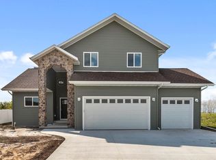 1204 Madelynn Ln, Neenah, WI 54956