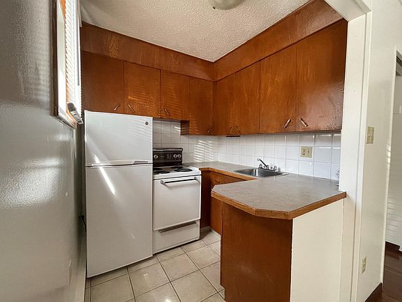 3rd image of 2120 Cornwall St #1015828