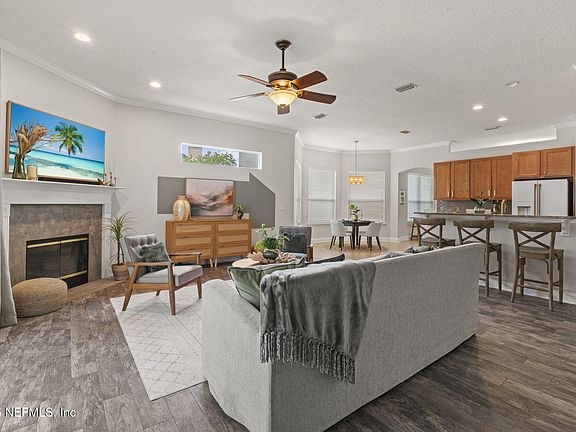 3rd image of 1640 SUMMERDOWN Way