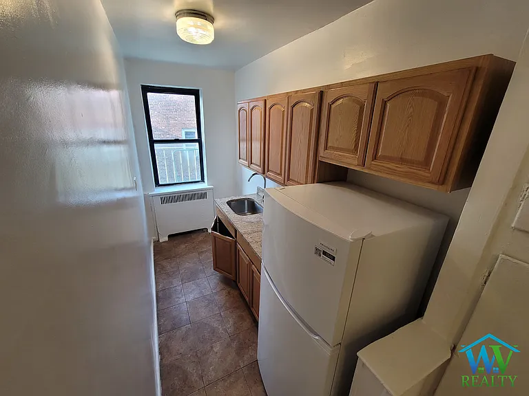 255 E 176th St #H1 — Photo 9