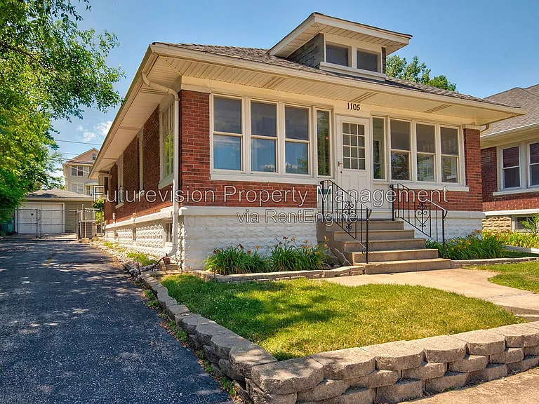 1105 Summit St — Photo 1