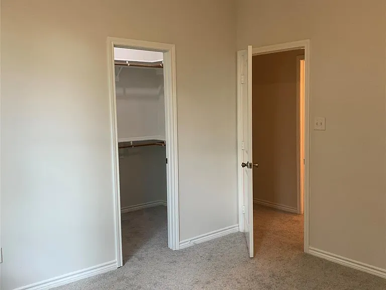11 Lords Cir — Photo 8