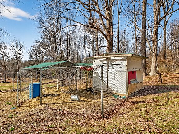 3rd image of 322 Lula Dr